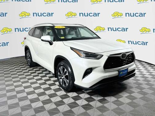 Blizzard Pearl 2021 Toyota Highlander XLE