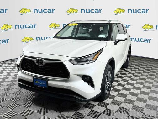Blizzard Pearl 2021 Toyota Highlander XLE