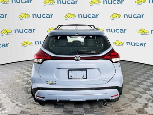2022 Nissan Kicks SR