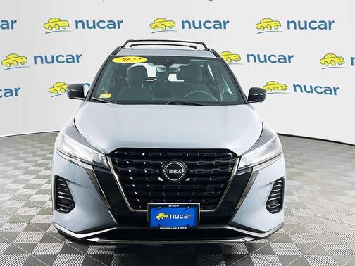 2022 Nissan Kicks SR