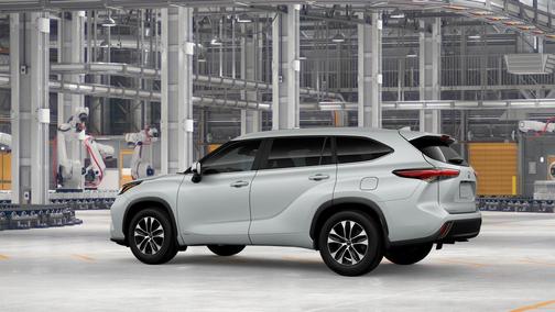 Wind Chill Pearl 2026 Toyota Highlander Hybrid XLE