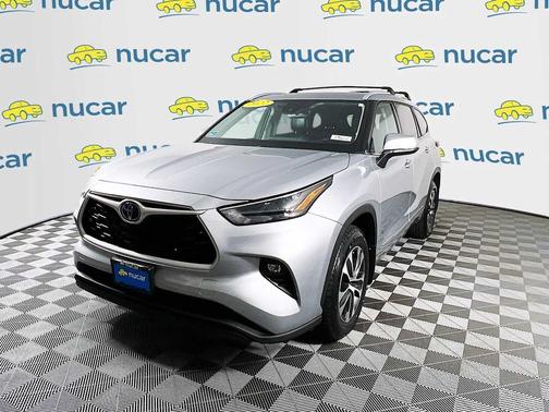 2022 Toyota Highlander Hybrid XLE