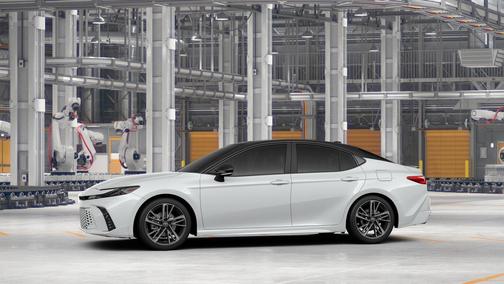 Wind Chill Pearl w/Midnight Black Metallic Roof 2026 Toyota Camry XSE