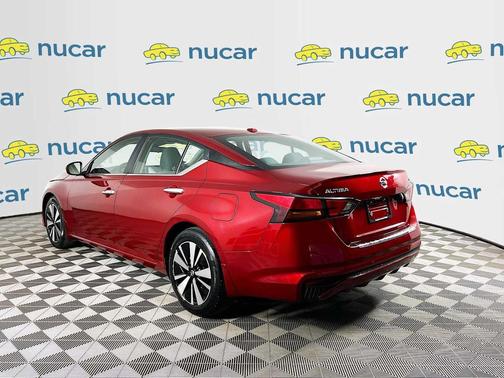 Scarlet Ember Tintcoat 2022 Nissan Altima 2.5 SV