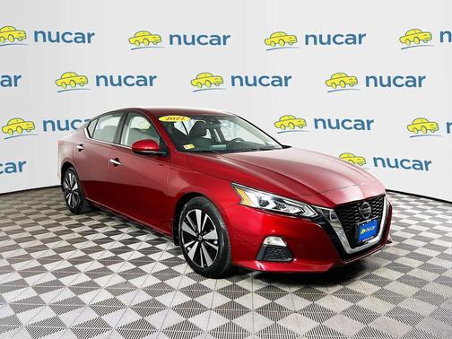 Scarlet Ember Tintcoat 2022 Nissan Altima 2.5 SV