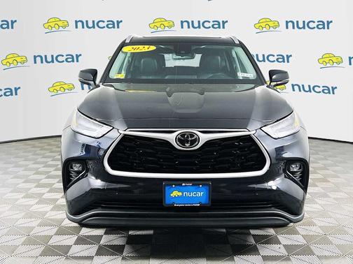 Midnight Black Metallic 2023 Toyota Highlander XLE