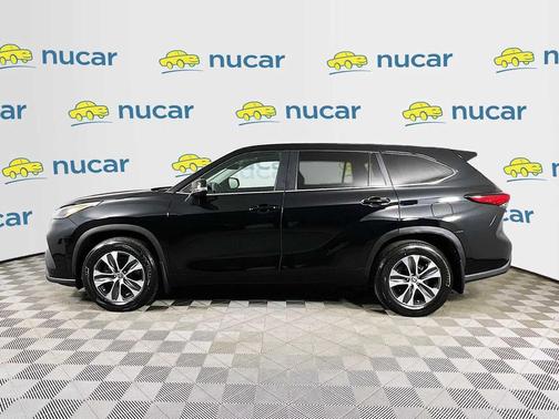 Midnight Black Metallic 2023 Toyota Highlander XLE