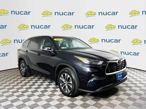 Midnight Black Metallic 2023 Toyota Highlander XLE