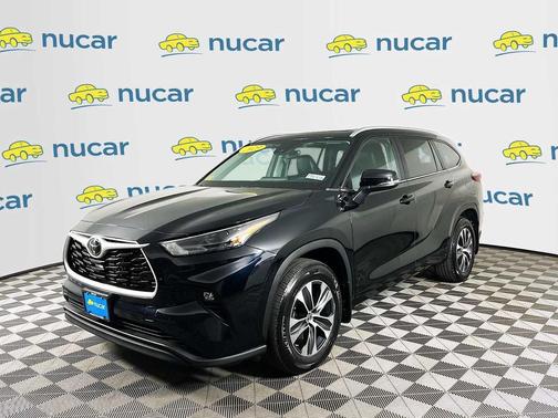 Midnight Black Metallic 2023 Toyota Highlander XLE