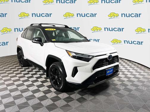 Wind Chill Pearl/Midnight Black Metallic 2024 Toyota RAV4 Hybrid SE