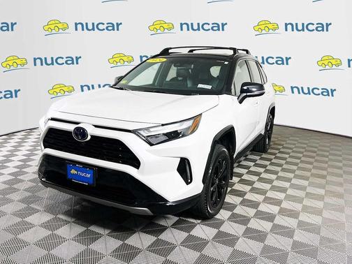 Wind Chill Pearl/Midnight Black Metallic 2024 Toyota RAV4 Hybrid SE