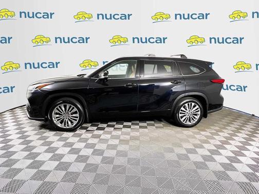 Midnight Black Metallic 2022 Toyota Highlander Platinum
