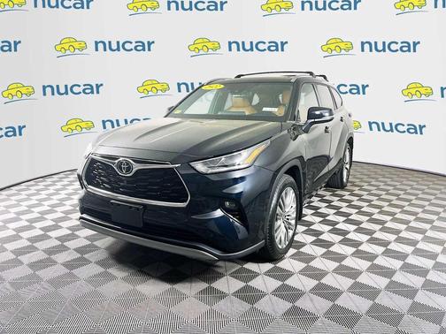 Midnight Black Metallic 2022 Toyota Highlander Platinum