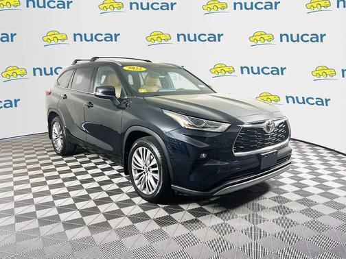 Midnight Black Metallic 2022 Toyota Highlander Platinum