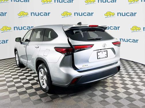 Celestial Silver Metallic 2022 Toyota Highlander LE