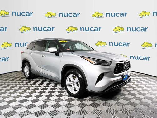 Celestial Silver Metallic 2022 Toyota Highlander LE