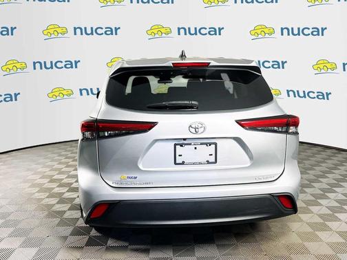 Celestial Silver Metallic 2022 Toyota Highlander LE