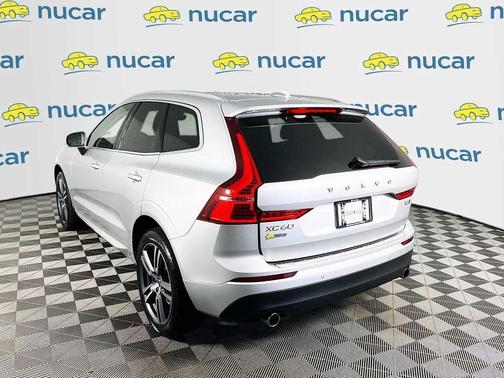 Bright Silver Metallic 2021 Volvo XC60 T5 Momentum