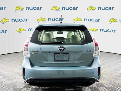 2015 Toyota Prius v Five