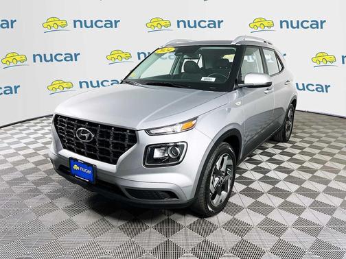 Shimmering Silver 2024 Hyundai VENUE SEL