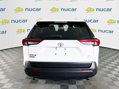 Ice Cap 2024 Toyota RAV4 LE