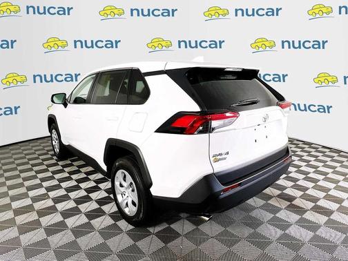Ice Cap 2024 Toyota RAV4 LE
