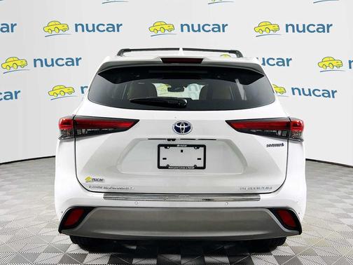 2022 Toyota Highlander Hybrid Platinum