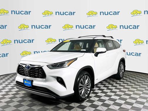 2022 Toyota Highlander Hybrid Platinum
