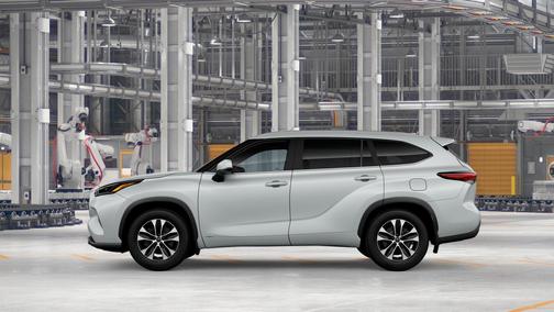 Wind Chill Pearl 2026 Toyota Highlander Hybrid XLE