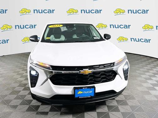 Summit White 2025 Chevrolet Trax LS