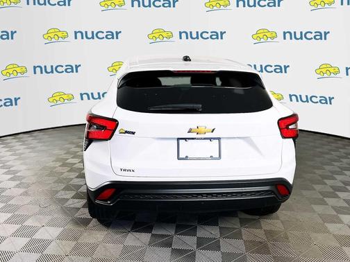 Summit White 2025 Chevrolet Trax LS