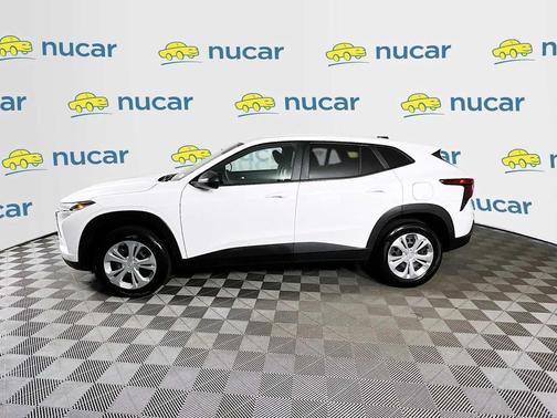 Summit White 2025 Chevrolet Trax LS