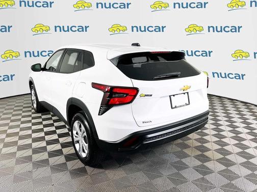 Summit White 2025 Chevrolet Trax LS