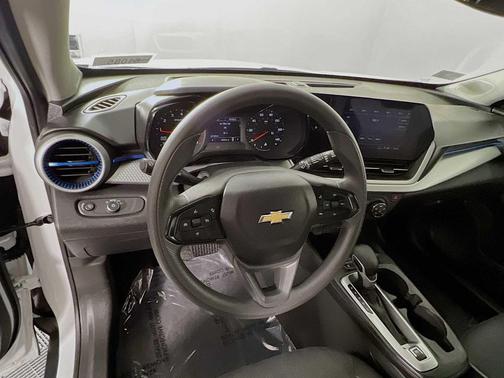 Summit White 2025 Chevrolet Trax LS