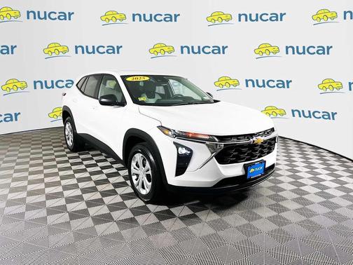 Summit White 2025 Chevrolet Trax LS