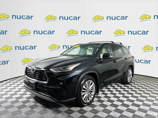 2023 Toyota Highlander Hybrid Platinum