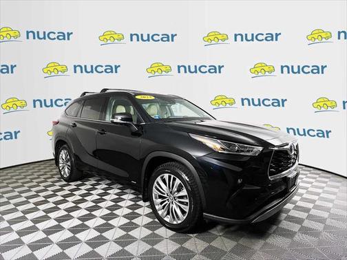 2023 Toyota Highlander Hybrid Platinum