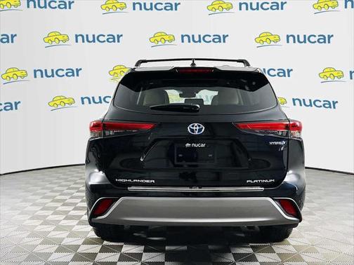 2023 Toyota Highlander Hybrid Platinum