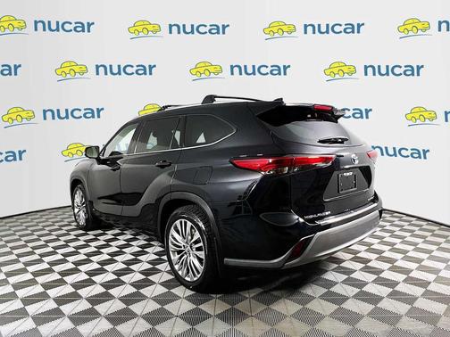 2023 Toyota Highlander Hybrid Platinum