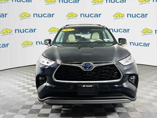 2023 Toyota Highlander Hybrid Platinum