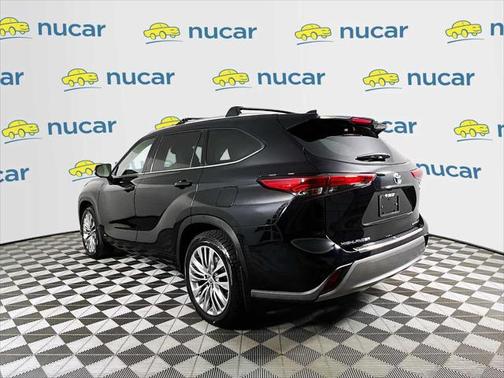 2023 Toyota Highlander Hybrid Platinum