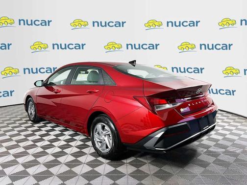 2024 Hyundai ELANTRA SE