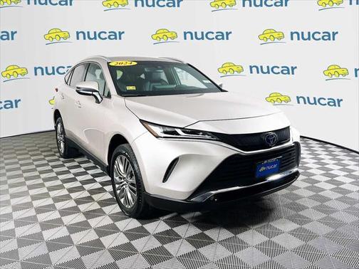 Titanium Glow 2024 Toyota Venza XLE