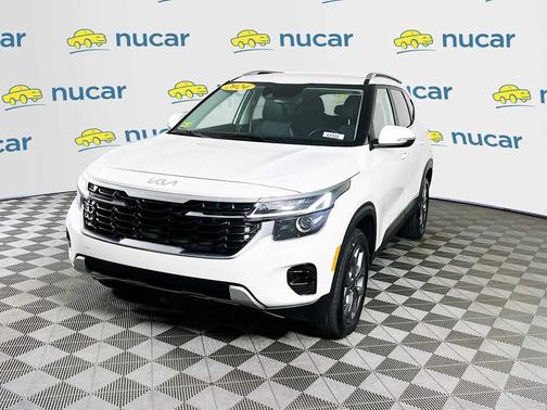 Snow White Pearl 2024 Kia Seltos S