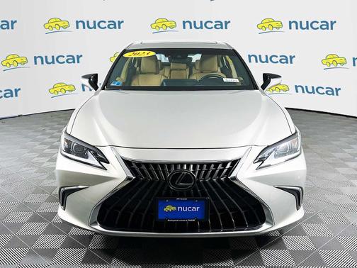 2023 Lexus ES 300h Base