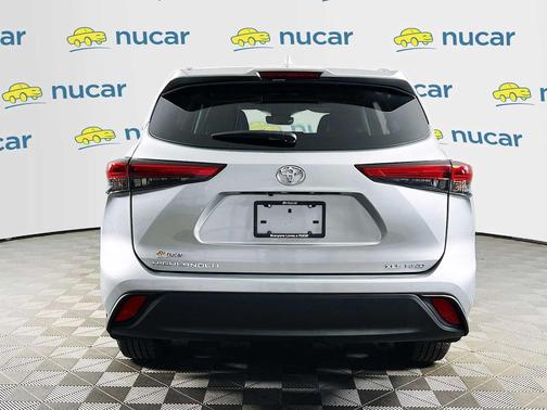 Celestial Silver Metallic 2021 Toyota Highlander XLE