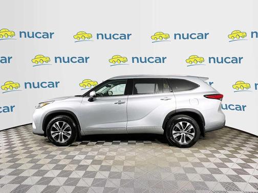 Celestial Silver Metallic 2021 Toyota Highlander XLE