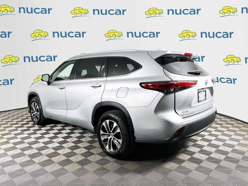 Celestial Silver Metallic 2021 Toyota Highlander XLE