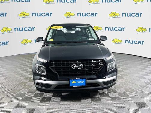 Onyx Black 2025 Hyundai VENUE SE