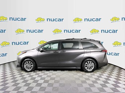 2022 Toyota Sienna XLE 7 Passenger